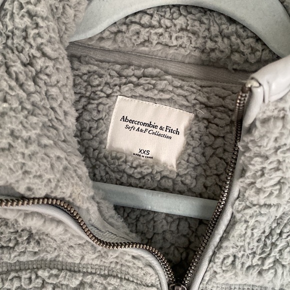 Abercrombie & Fitch 3/4 Zip Sherpa - Picture 2 of 6